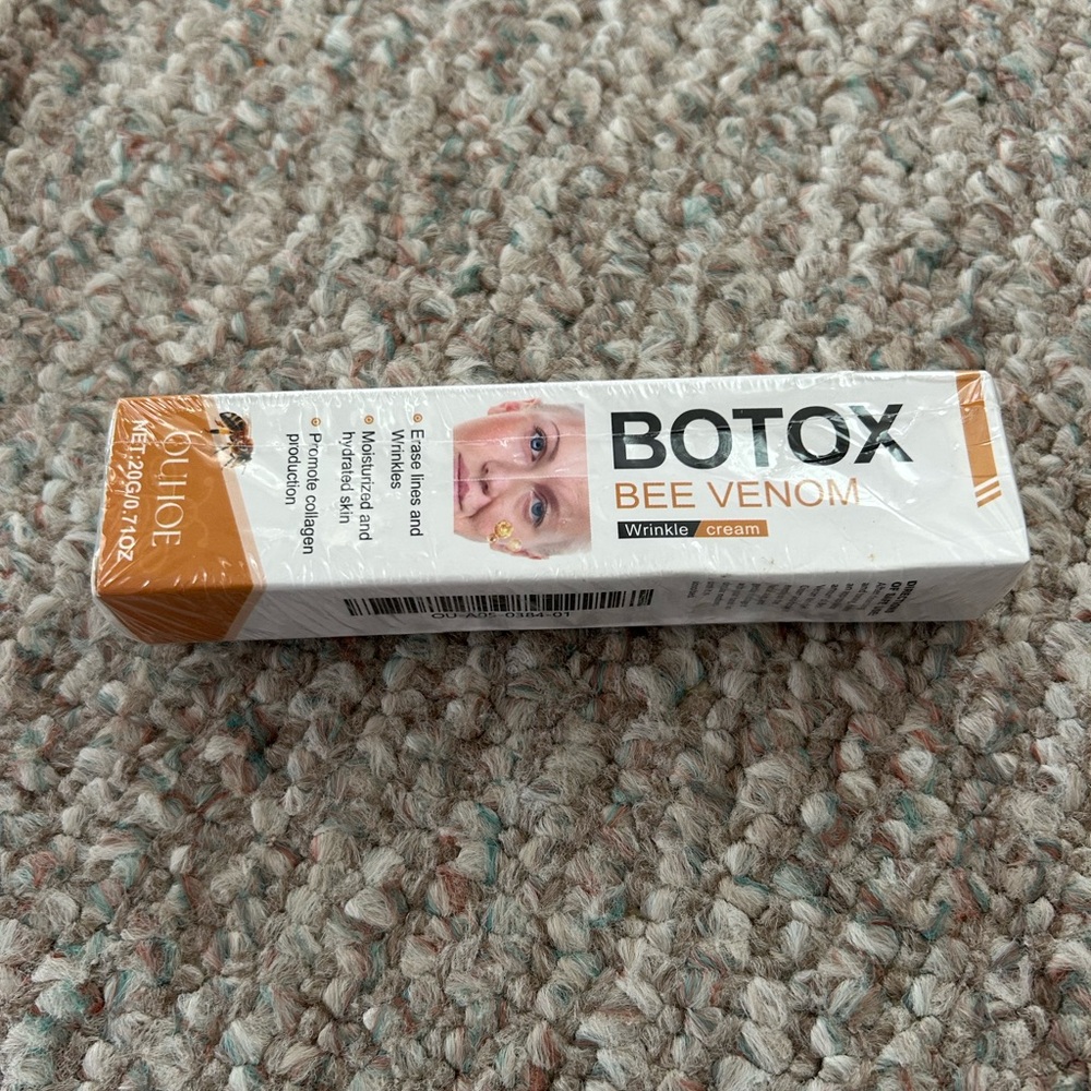 Bee Venom Wrinkle Cream - White and Orange